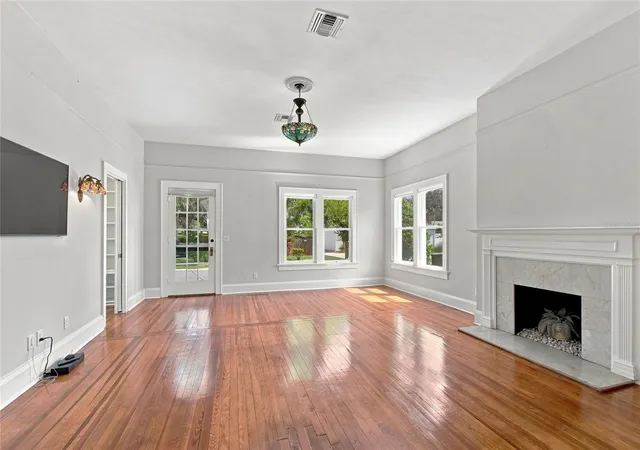 Photo 4 of Single family home for sale at 929 Vistabula St, Lakeland, FL 33801 | MLS# L4964499 | Listing updated on 2026-10-20