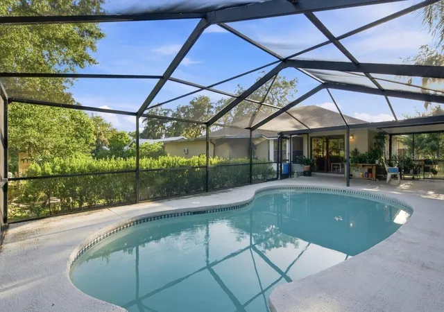 Photo 2 of Sale Pending at 207 Limona Rd, Brandon, FL 33510 | MLS# TB8541519 | Listing updated on 2026-09-01