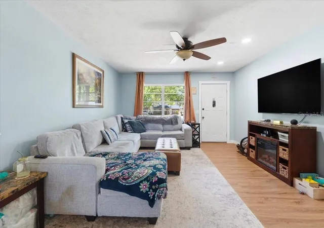 2nd image of 215 Carla Ann Ct, Auburndale, FL 33823 | MLS# L4964501