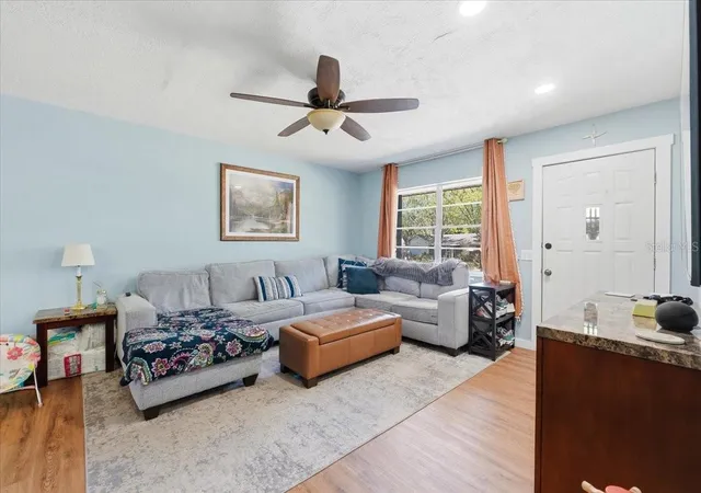 3rd image of 215 Carla Ann Ct, Auburndale, FL 33823 | MLS# L4964501