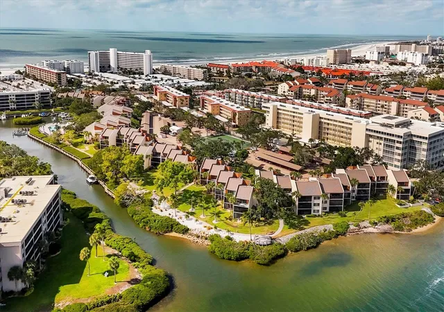 Photo 3 of Condo for sale at 1900 Cove Ii Pl #127, Sarasota, FL 34242 | MLS# A4703783 | Listing updated on 2026-09-13
