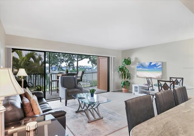 Listing Photo 5 - Condo for sale in building located at 1900 Cvs Ii Pl, SARASOTA, FL 34242 - Unit #127