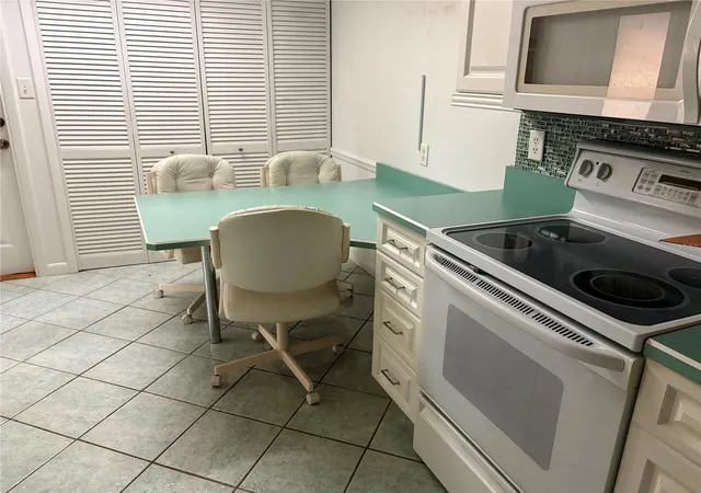 5th image of 661 Woodridge Dr, Fern Park, FL 32730 | MLS# O6435854