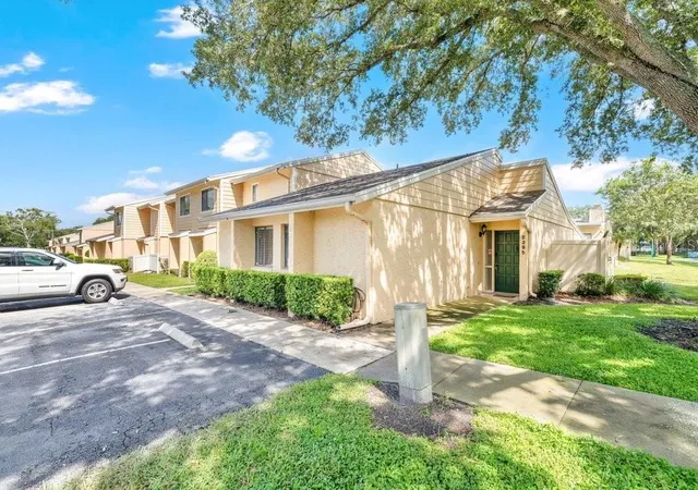 Listing Photo 1 - Condo for sale in building located at 5395 Emerald Isle Dr, ORLANDO, FL 32812 - Unit #1011