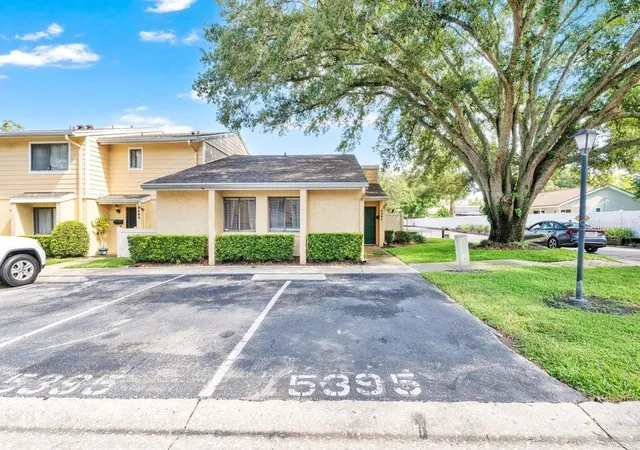 Listing Photo 3 - Condo for sale in building located at 5395 Emerald Isle Dr, ORLANDO, FL 32812 - Unit #1011