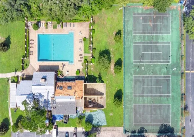 Listing Photo 2 - Condo for sale in building located at 5395 Emerald Isle Dr, ORLANDO, FL 32812 - Unit #1011