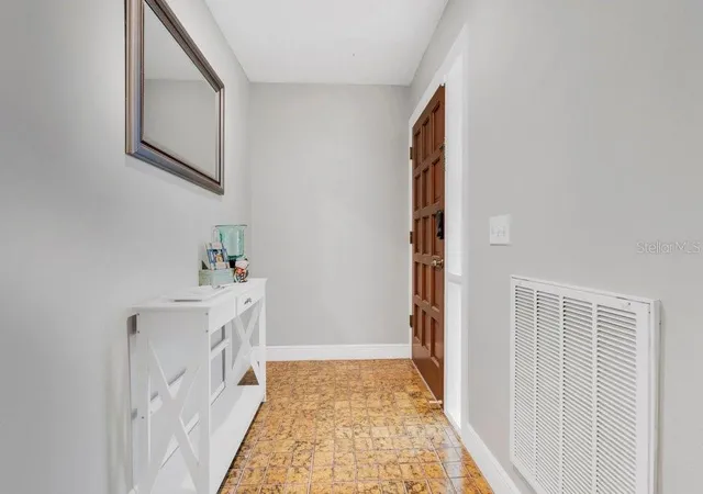 Listing Photo 4 - Condo for sale in building located at 5395 Emerald Isle Dr, ORLANDO, FL 32812 - Unit #1011