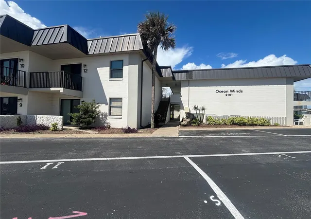 Photo 2 of Condo for sale at 2101 N Atlantic Ave #18, Daytona Beach, FL 32118 | MLS# R4911864 | Listing updated on 2026-10-06