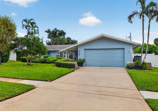 Photo 3 of Single family home for sale at 9795 Portside Dr, Seminole, FL 33776 | MLS# TB8541548 | Listing updated on 2026-10-29