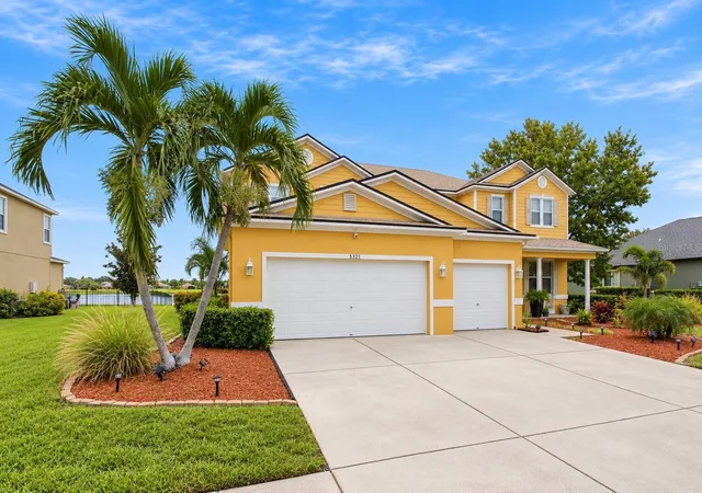 Photo 3 of Single family home for sale at 5321 Sandy Shell Dr, Apollo Beach, FL 33572 | MLS# TB8541554 | Listing updated on 2026-10-01