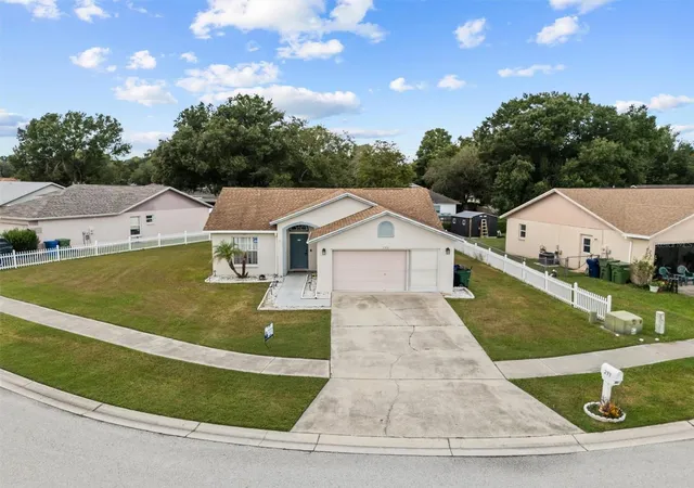 Photo 2 of Single family home for sale at 233 Kings Pond Ave, Winter Haven, FL 33880 | MLS# P4939684 | Listing updated on 2026-08-26