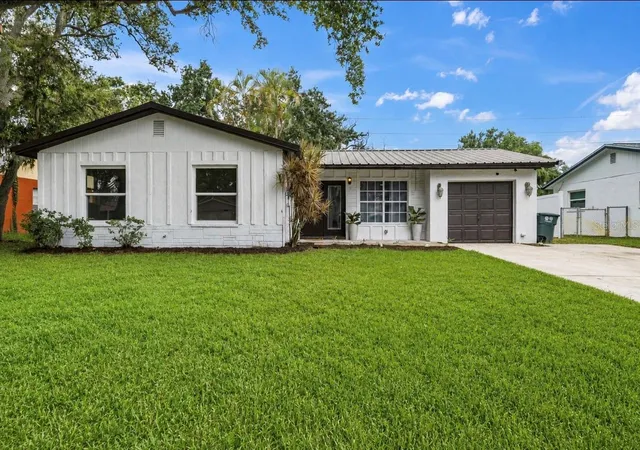 1st image of 2902 42nd St W, Bradenton, FL 34205 | MLS# OM730911