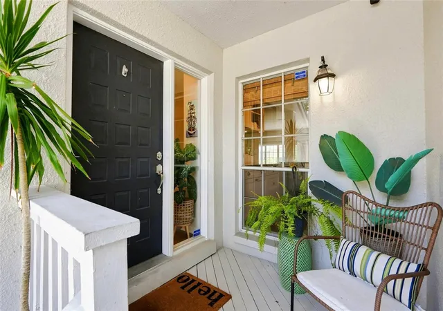 Photo 2 of Townhouse for sale at 5104 Bayshore Blvd, Tampa, FL 33611 | MLS# TB8541581 | Listing updated on 2026-10-03