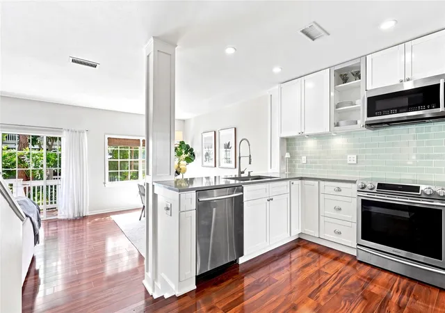 Photo 3 of Townhouse for sale at 5104 Bayshore Blvd, Tampa, FL 33611 | MLS# TB8541581 | Listing updated on 2026-10-09