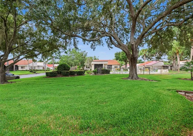 3rd image of 108 Seville Ct N, Plant City, FL 33566 | MLS# O6435887