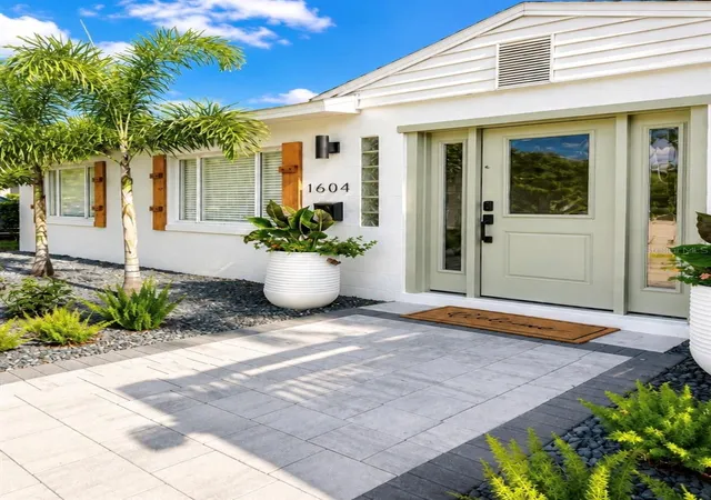Photo 2 of Single family home for sale at 1604 Bryn Mawr St, Orlando, FL 32804 | MLS# O6435891 | Listing updated on 2026-08-26
