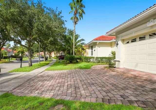 Photo 2 of Sale Pending at 929 Lascala Dr, Windermere, FL 34786 | MLS# O6435895 | Listing updated on 2026-09-23