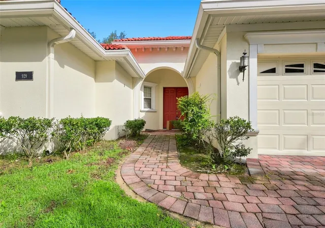 Photo 3 of Sale Pending at 929 Lascala Dr, Windermere, FL 34786 | MLS# O6435895 | Listing updated on 2026-09-23