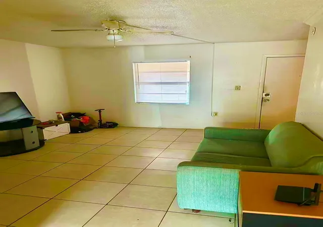 Photo 4 of Condo for sale at 914 Sw 8Th Ave #42, Gainesville, FL 32601 | MLS# O6435896 | Listing updated on 2026-08-31