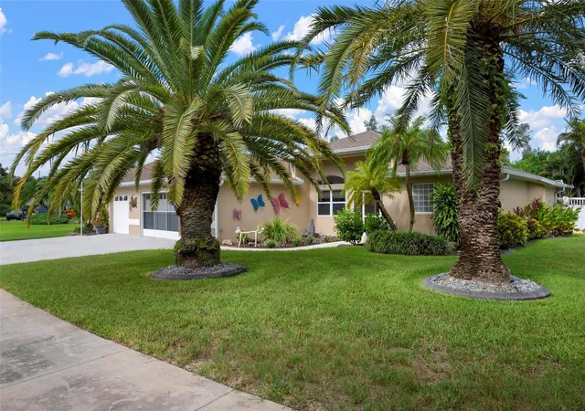 Photo 1 of Single family home for sale at 586 Oak Bay Dr, Osprey, FL 34229 | MLS# A4703807 | Listing updated on 2026-09-06