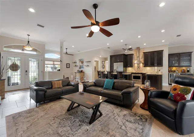 Photo 3 of Single family home for sale at 586 Oak Bay Dr, Osprey, FL 34229 | MLS# A4703807 | Listing updated on 2026-09-06