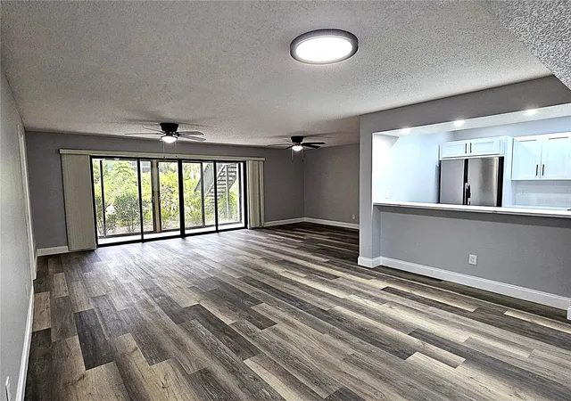 3rd image of 1720 Glenhouse Dr #328, Sarasota, FL 34231 | MLS# A4703809