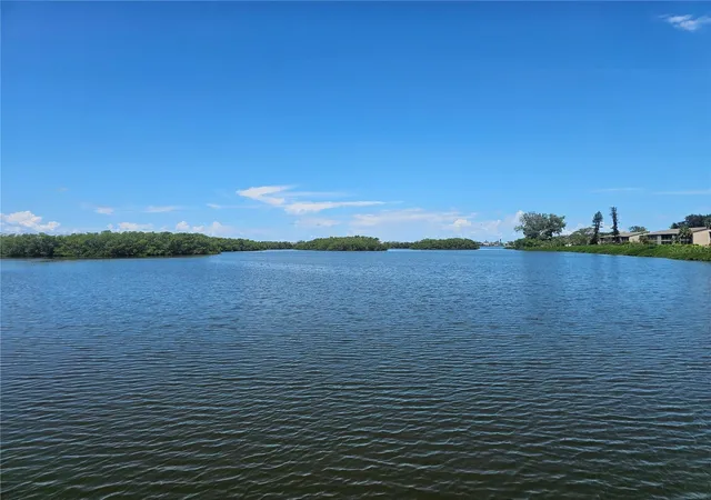 2nd image of 1720 Glenhouse Dr, SARASOTA, FL 34231