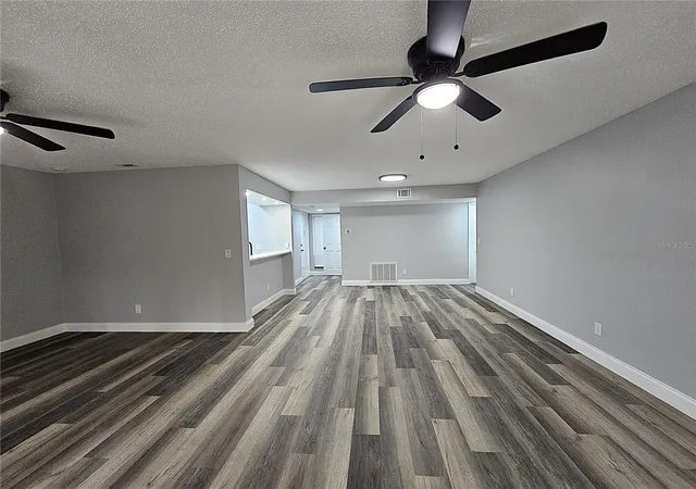 4th image of 1720 Glenhouse Dr #328, Sarasota, FL 34231 | MLS# A4703809