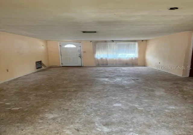 Photo 2 of Sale Pending at 7221 Oakshire Dr, Port Richey, FL 34668 | MLS# W7888840 | Listing updated on 2026-08-27