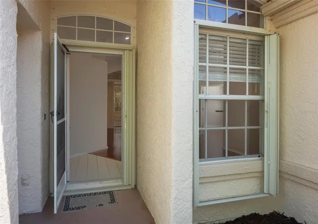 Photo 4 of House for sale at 717 Lighthouse Dr, Tarpon Springs, FL 34689 | MLS# TB8541633 | Listing updated on 2026-09-17