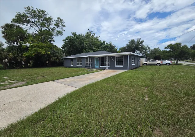 Photo 3 of Single family home for sale at 1500 Crest Ave, Leesburg, FL 34748 | MLS# O6435924 | Listing updated on 2026-10-16