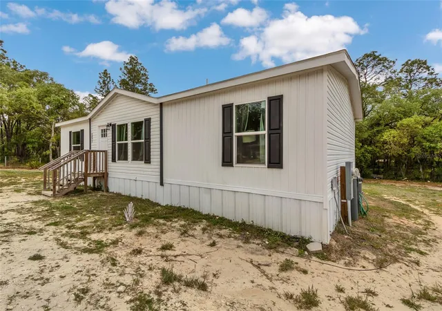 Photo 3 of Manufactured home for sale at 5021 S Adventure Pt, Homosassa Springs, FL 34446 | MLS# W7888841 | Listing updated on 2026-09-27