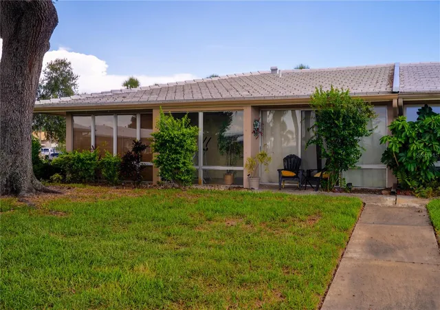 2nd image of 3289 Fairhaven Ln, SARASOTA, FL 34239
