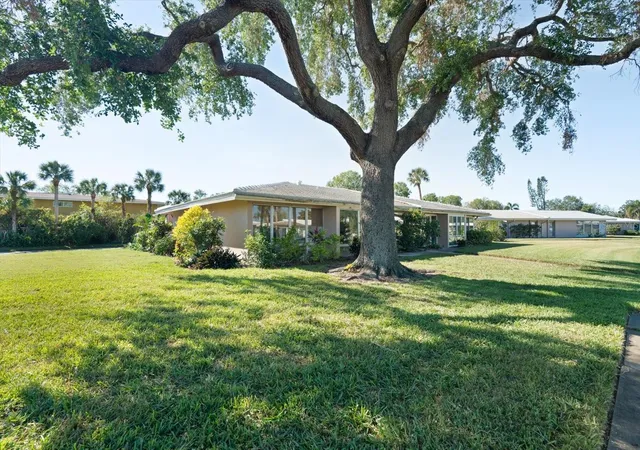 20th image of 3289 Fairhaven Ln #112, Sarasota, FL 34239 | MLS# A4703814