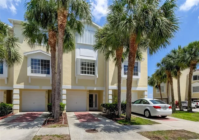 Townhouse for sale at 129 Brent Cir, OLDSMAR, FL 34677 | MLS# TB8541656