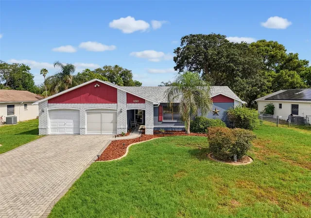 Photo 2 of Single family home for sale at 8389 Camphor Dr, Spring Hill, FL 34606 | MLS# W7888845 | Listing updated on 2026-08-30