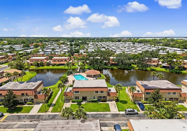 Photo 2 of Townhouse for sale at 8414 17th St N, St Petersburg, FL 33702 | MLS# TB8541672 | Listing updated on 2026-08-31
