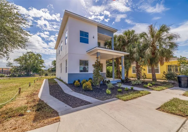 Photo 2 of Single family home for sale at 802 18th St S, St Petersburg, FL 33712 | MLS# TB8541673 | Listing updated on 2026-08-31