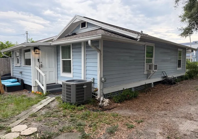 Photo 3 of Single family home for sale at 618 15th Street N, Saint Petersburg, FL | MLS# FC320908 | Listing updated on 2026-09-19