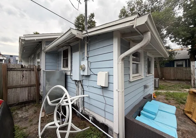Photo 3 of Single family home for sale at 618 15th Street N, Saint Petersburg, FL | MLS# FC320908 | Listing updated on 2026-09-19
