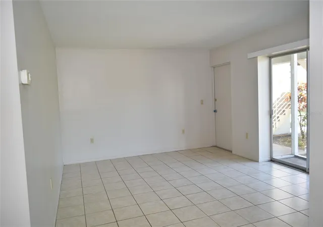 4th image of 2304 Ringling Blvd #104, Sarasota, FL 34237 | MLS# A4703823