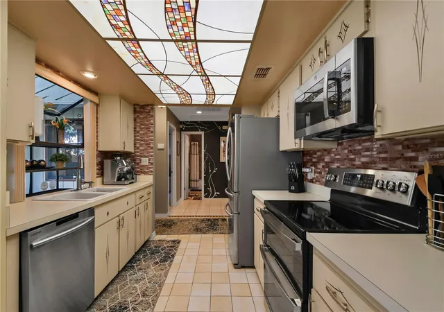 Photo 4 of Townhouse for sale at 3884 Villa Rose Ln, Orlando, FL 32808 | MLS# O6435960 | Listing updated on 2026-10-22