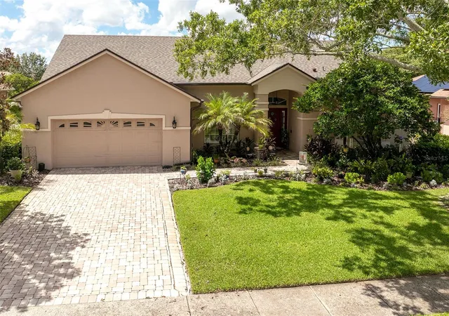 Photo 1 of Sale Pending at 5308 Chiswick Cir, Belle Isle, FL 32812 | MLS# O6435963 | Listing updated on 2026-09-12