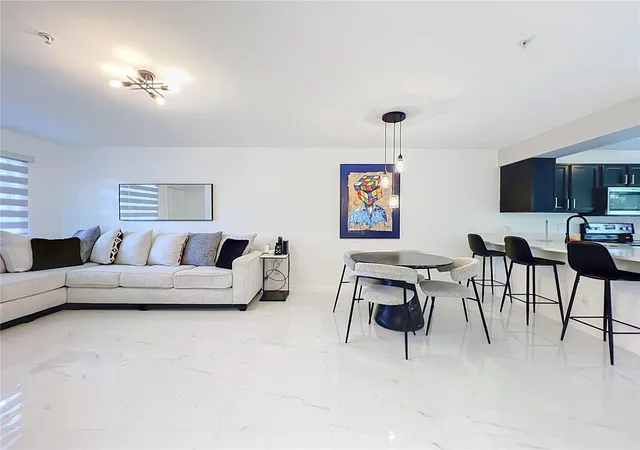 Photo 4 of Condo for sale at 121 Reserve Cir #105, Oviedo, FL 32765 | MLS# S5156157 | Listing updated on 2026-10-27