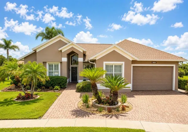 Photo 1 of Single family home for sale at 2524 Raccoon Run Ln, Orlando, FL 32837 | MLS# O6435970 | Listing updated on 2026-09-21