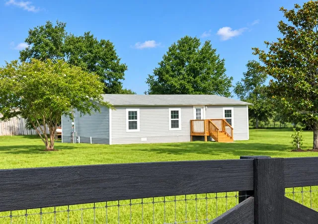 Photo 1 of Manufactured home for sale at 13991 Ne 10th St, Williston, FL 32696 | MLS# OM730931 | Listing updated on 2026-10-09