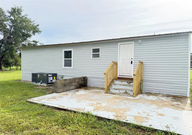 Photo 2 of Manufactured home for sale at 13991 Ne 10th St, Williston, FL 32696 | MLS# OM730931 | Listing updated on 2026-10-09
