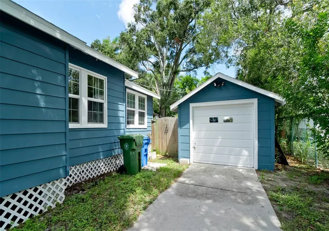 2nd image of 2914 9th Ave W, Bradenton, FL 34205 | MLS# A4703837