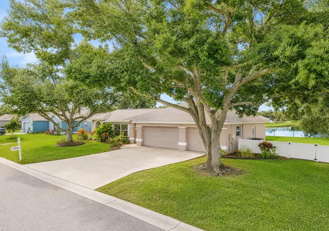 Photo 2 of Single family home for sale at 6305 61st St E, Palmetto, FL 34221 | MLS# A4703839 | Listing updated on 2026-10-10