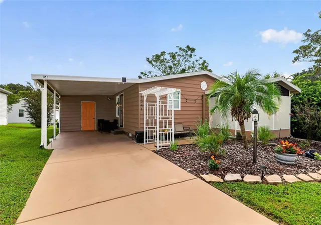Manufactured home for sale at 1541 Doral Cir, Lady Lake, FL 32159 | MLS# G5116867